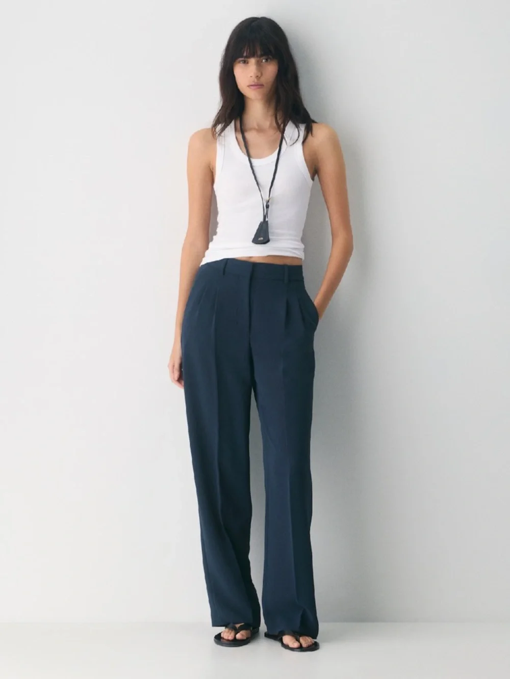 Aritzia The Effortless Pant Crepette - Picture 2 of 7